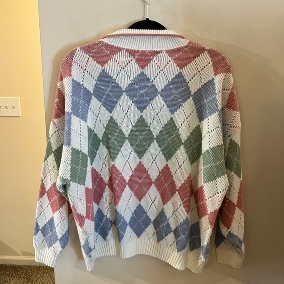 Vintage woman’s argyle print sweater with collar - Picture 4 of 8